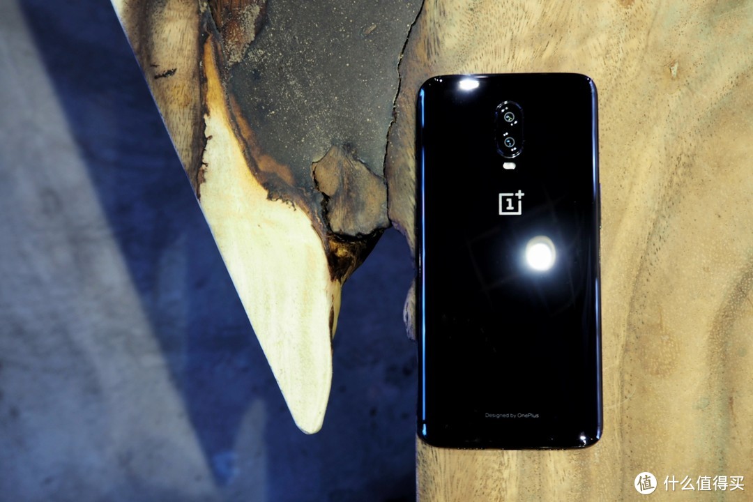 ​ 如何做一部「优秀水桶机」？OnePlus 6T给你答案