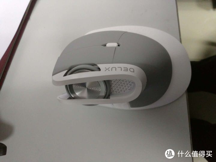 该吹就吹，该黑就黑  评测多彩Delux M618X人体工程学垂直鼠标