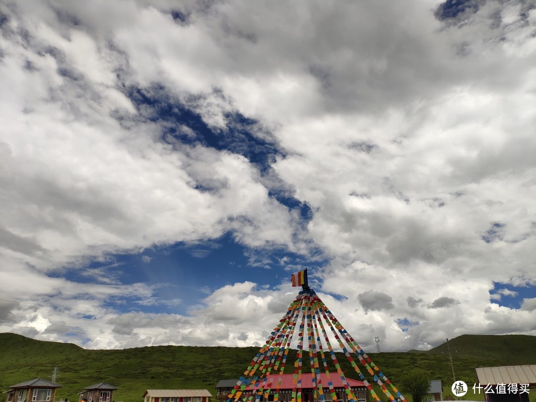 度假村还有客房可以居住，想体验牧民生活的，可以参观帐篷，还能住得舒服些