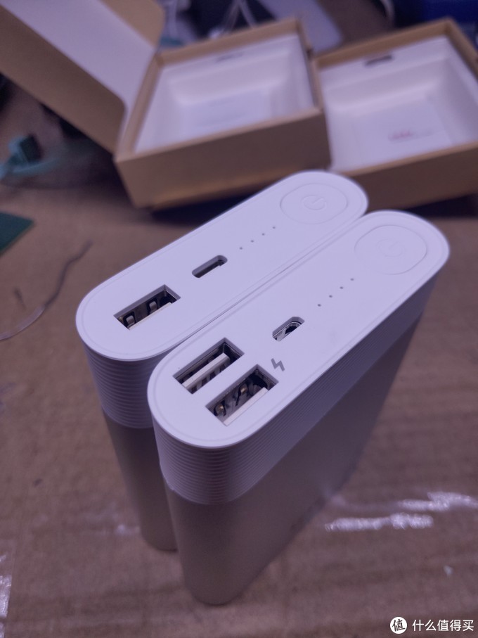 海外版仅有1个USB接口+1个Type C接口，国内版则是2USB+microUSB