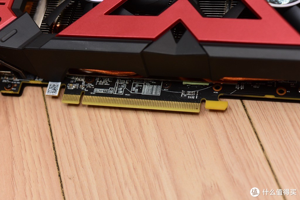 AMD YES！AMD LINK！—迪兰RX580让你躺着GAMING！