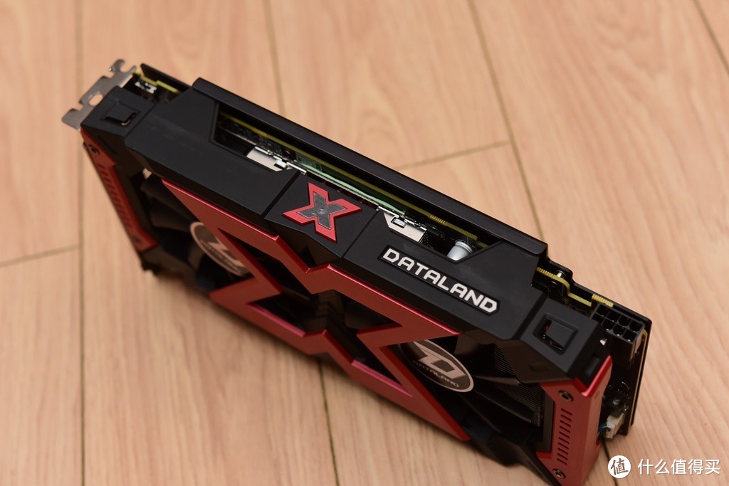 AMD YES！AMD LINK！—迪兰RX580让你躺着GAMING！