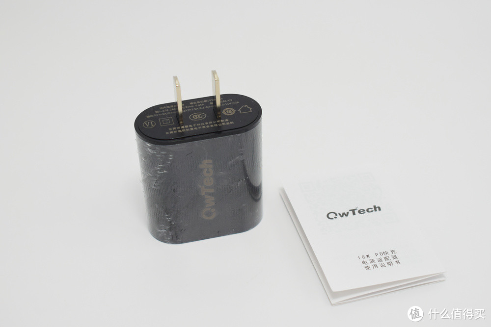 价格不到苹果原装的1/5，QwTech QC4+/PD3.0 18W充电器拆解评测