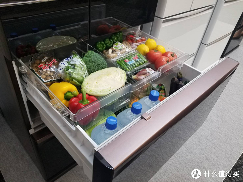 潮酷家电：三菱推出AI黑科技冰箱，蔬菜瞬间精确极冻保鲜！