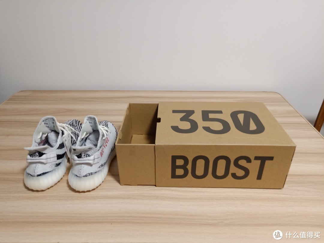 SupBro鞋盒与YEEZY 350V2 白斑马