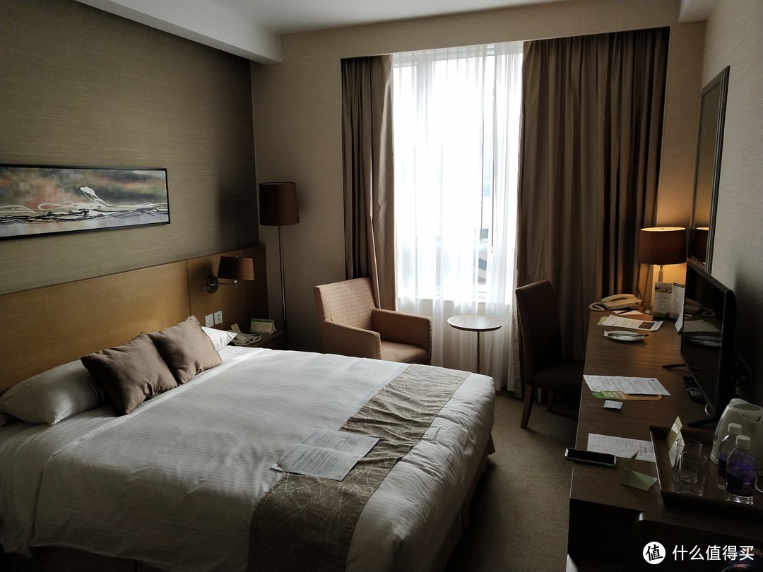 房间面积不小，在寸土寸金的香港算很不错了。