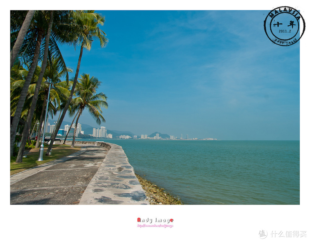 酒店的海景，与我们之前住的酒店不同，这里比较靠近码头和市区，所以没有沙滩。。