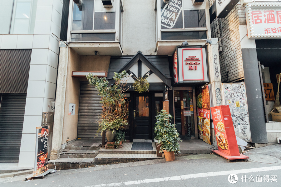 日本的网红咖啡馆，杯子里装着全世界