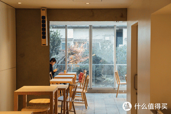 日本的网红咖啡馆，杯子里装着全世界