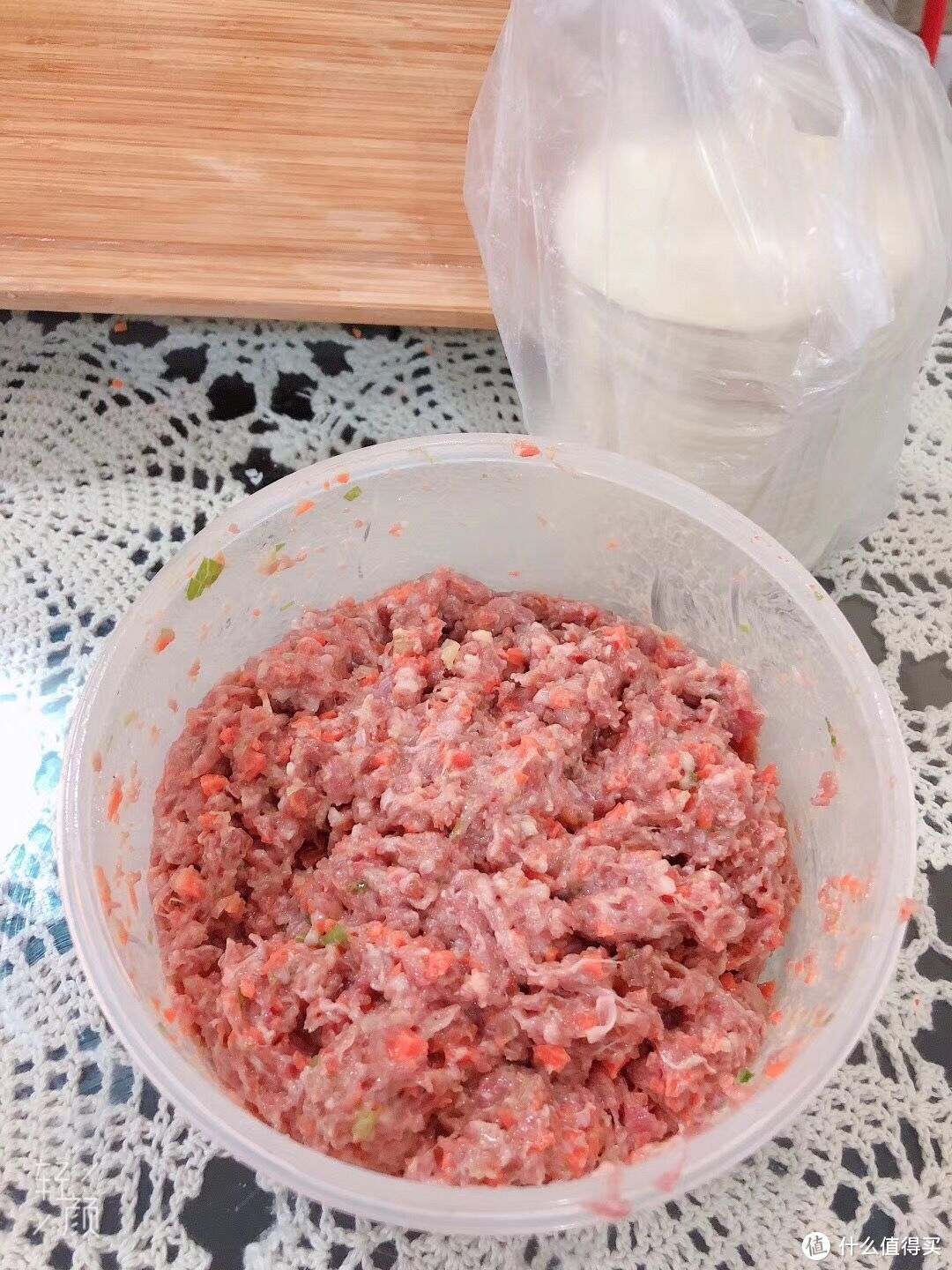 羊肉胡萝卜陷儿的，味道那是相当的好，不信您试试！