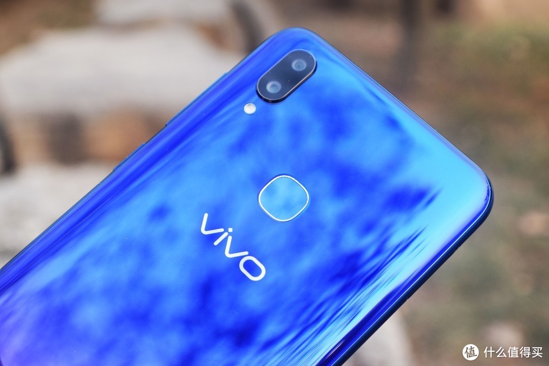 不再高价低配？贪财好色，颜值高、骁龙710加持的游戏手机vivo Z3