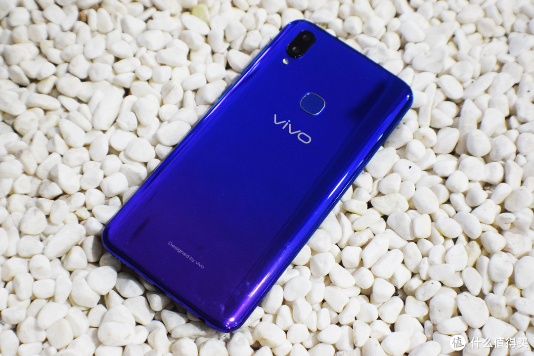 不再高价低配？贪财好色，颜值高、骁龙710加持的游戏手机vivo Z3