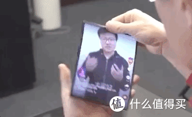 小米魅族同日发布全球首款……手机，但一个能打的都没有？