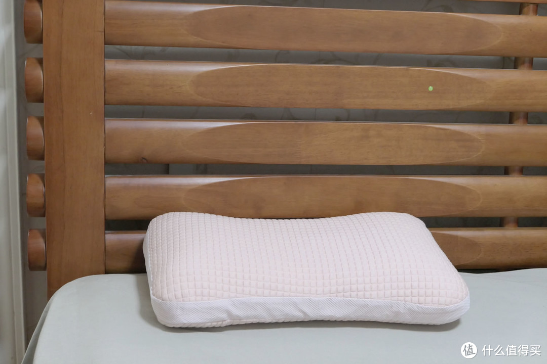软萌轻便，安枕无忧：菠萝斑马 人体工学软管枕试睡测评