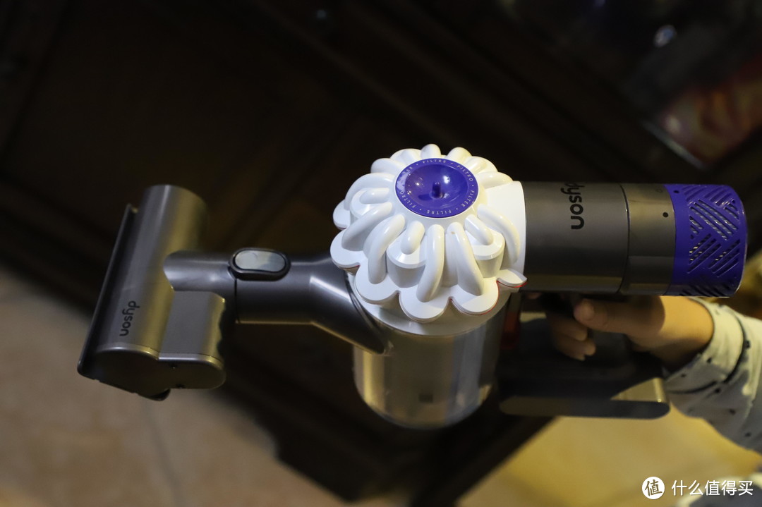 Dyson V6 EXTRA 官翻版，最便宜的戴森还能不能打？