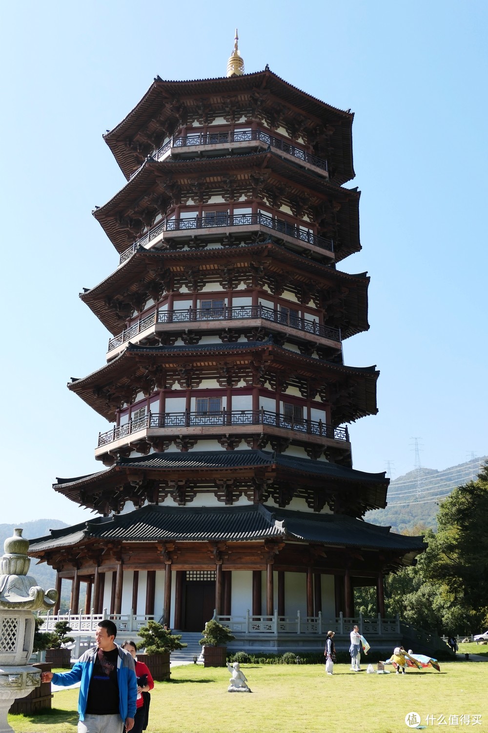 瑞岩寺这两年新建的塔，之前没有这个的，包括寺庙前的观音姐姐，也是后来才有的