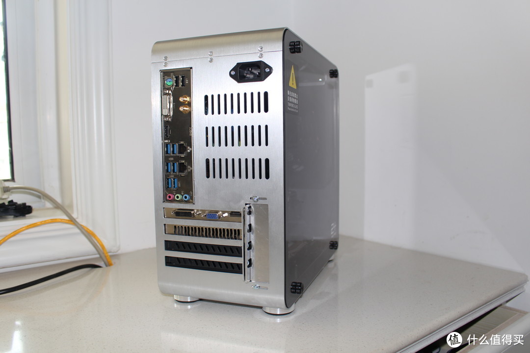 预见倾心—金河田21 预见mate3铝机箱