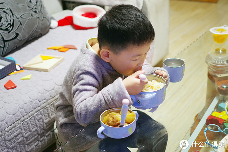 开心鸭儿童保温餐具，真的是冷暖可调