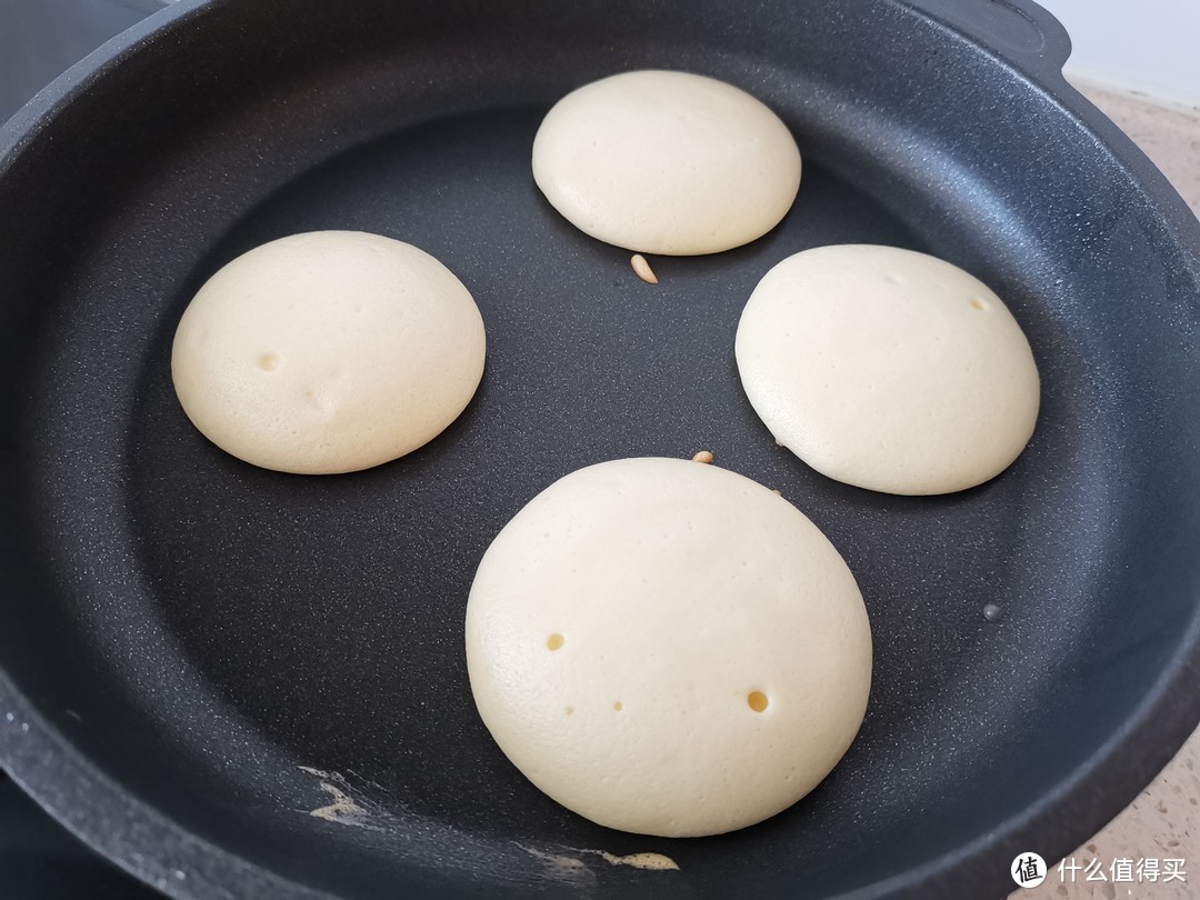 力荐！不用烤箱不用泡打粉，平底锅+4种食材就能做美味松饼！