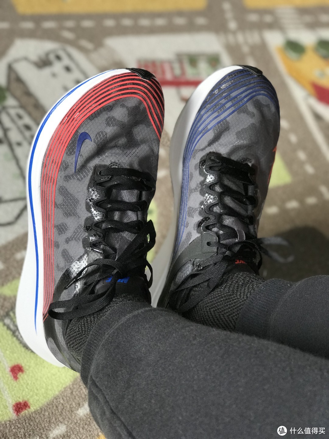 亮骚鸳鸯配色！Nike Zoom Fly SP SHM跑鞋