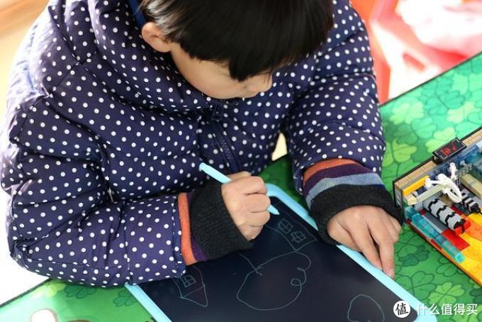 还在用毁视力的平板给孩子画画?小米家这款小寻护眼专业手写板仅149