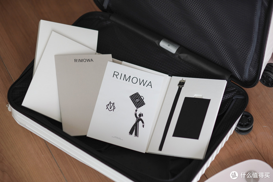RIMOWA日默瓦 Essential Lite行李箱开箱！小仙女手把手教你如何收纳行李！