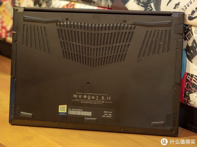 技嘉AERO15轻薄游戏笔记本评测