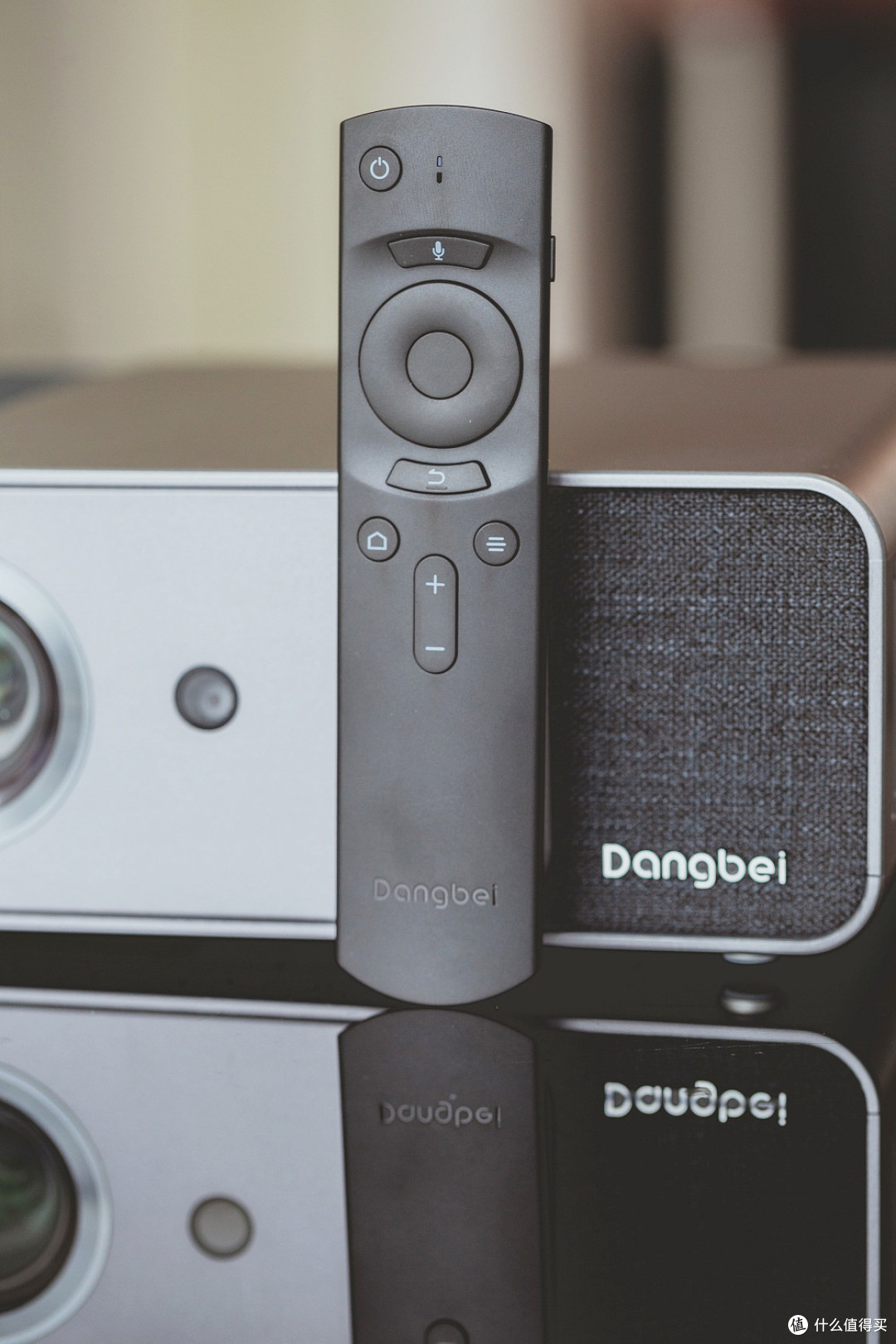 当贝f1投影仪上市白天照样看清楚跨界做硬件有胆识