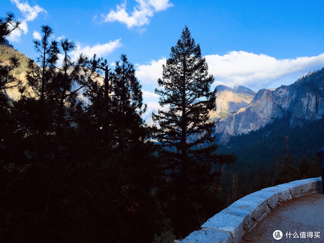 Yosemite依海拔高低设有很多观景点