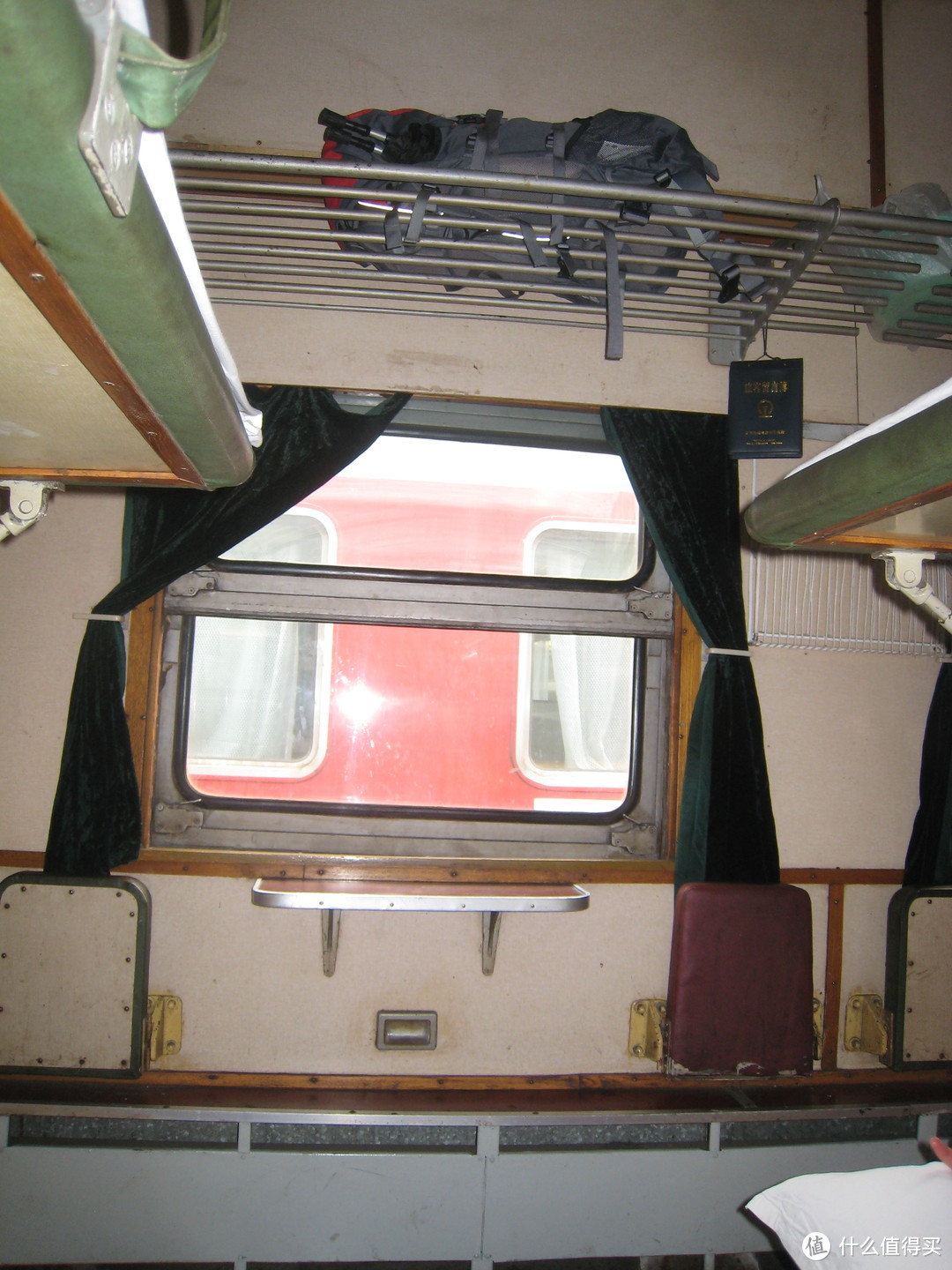 老式绿皮火车卧铺图片