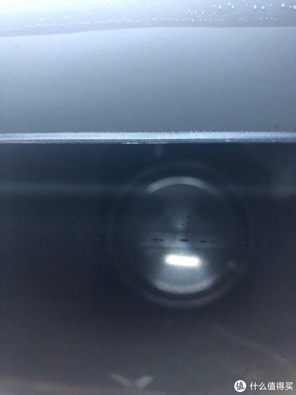 钢化玻璃边缘有几处 不知道是磨损还是掉漆 还是工艺问题 问题不大不纠结了