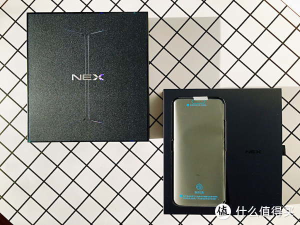 手机也能玩出新花样？快来试试vivo NEX双屏版手机