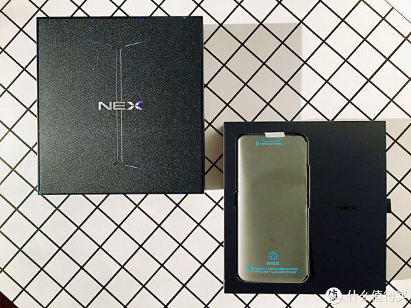 手机也能玩出新花样?快来试试vivo NEX双屏版