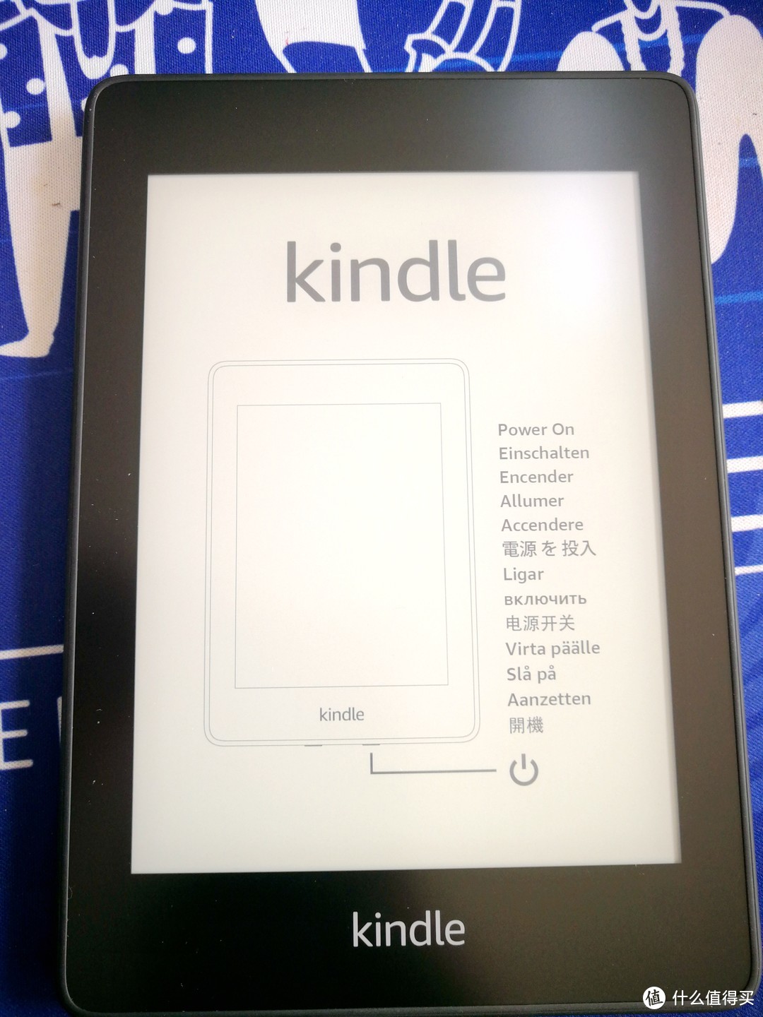 取出kindle，感觉平平无奇啊，很不起眼的家伙，大家却是爱恨交加