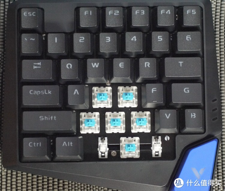 五彩斑斓——雷柏V550RGB幻彩背光单手机械键盘评测