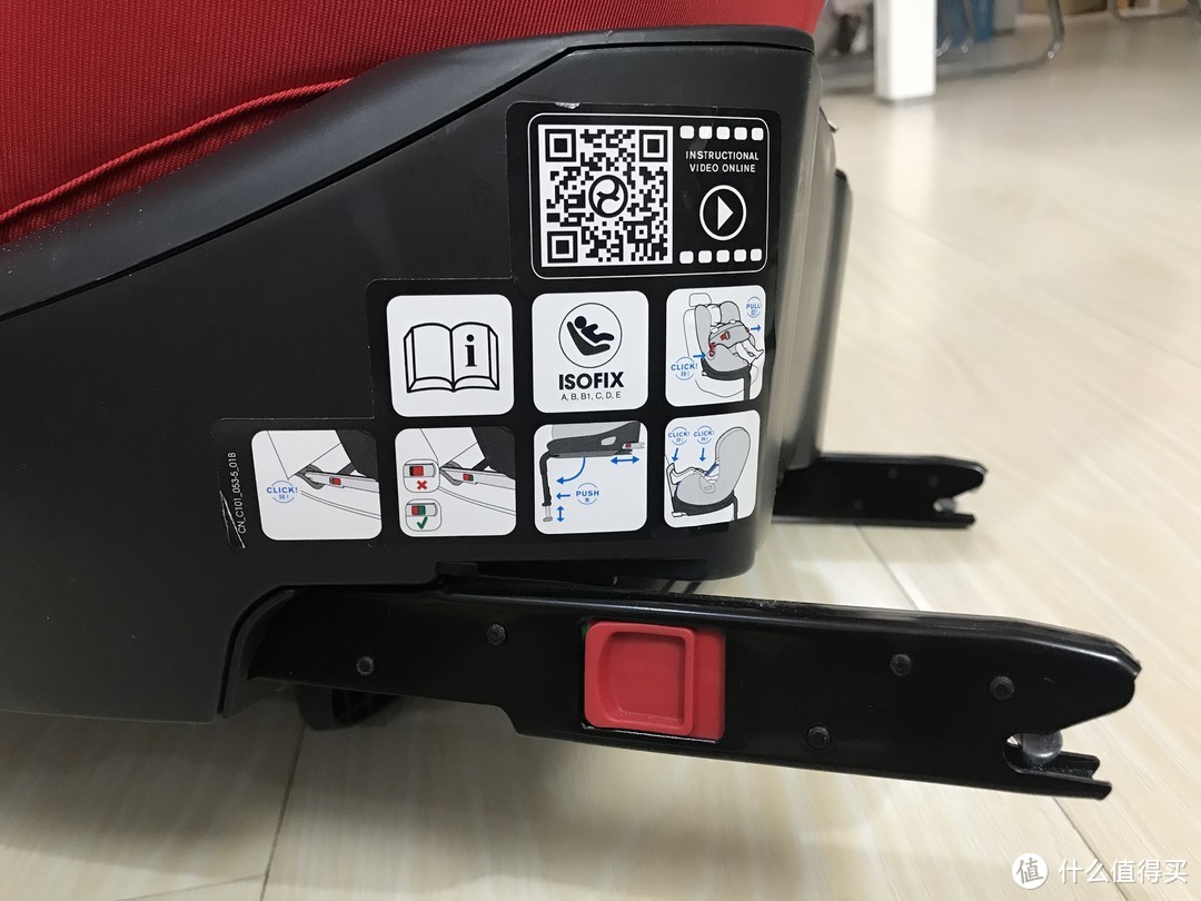 这就是ISOFIX 硬接口，两根牢牢的金属杆固定