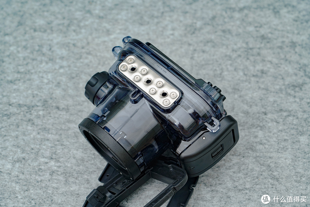 水下拍照怎么玩？水下摄影器材看这一篇就够了！索尼MPK-URX100A黑卡相机水下防水壳及周边附件介绍