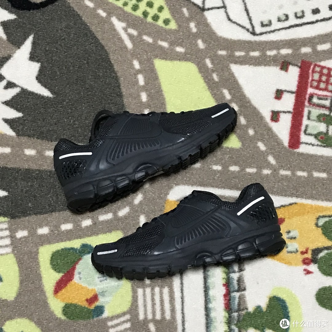 少了ACW光环的NIKE ZOOM VOMERO 5 SP 老爹跑鞋