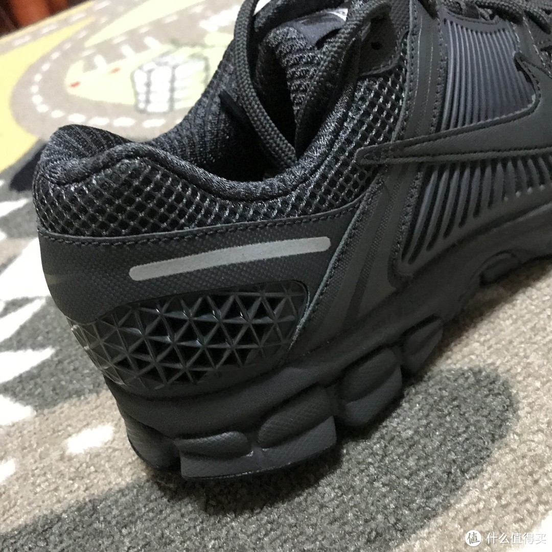 少了ACW光环的NIKE ZOOM VOMERO 5 SP 老爹跑鞋