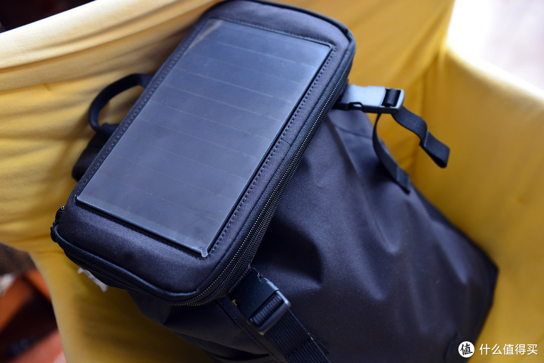 【黑科技背包】只需与太阳接触便可为手机充电？法国高端品牌LACOSTE INFINI-T 背包使用体验