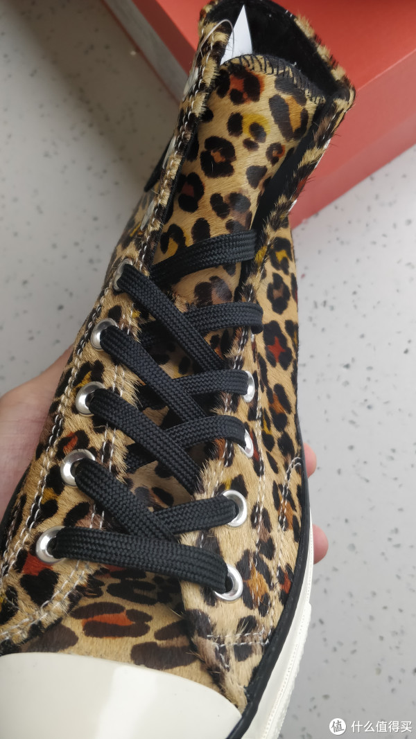 鞋带还是挺宽的