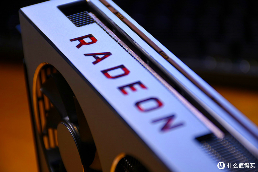 风头不能让别人全占了！AMD Radeon™ VII 来也！