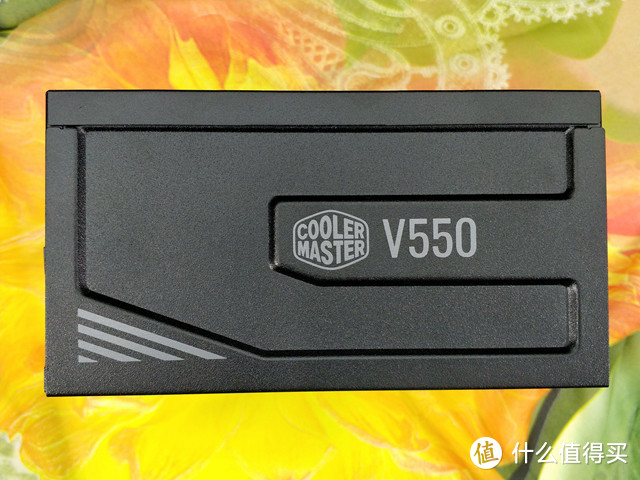 酷冷至尊V550GOLD电源，确保良好散热的同时更为安静体验感