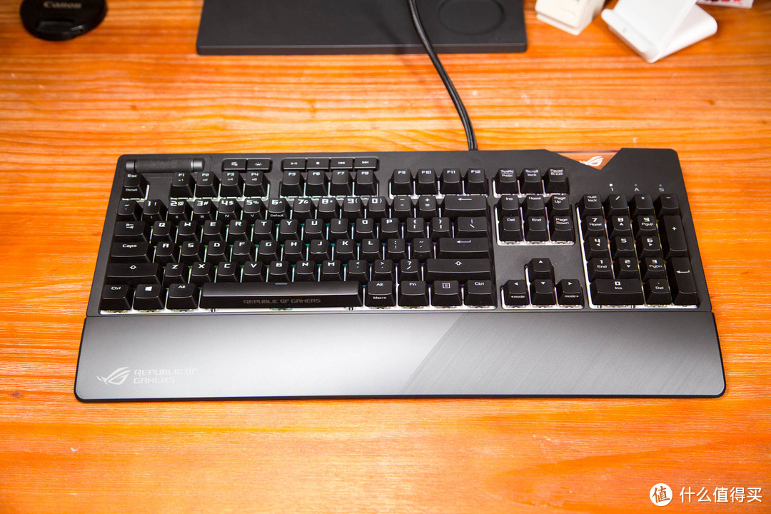 败家之眼来袭华硕（ASUS）ROG STRIX FLARE 耀光机械游戏键盘