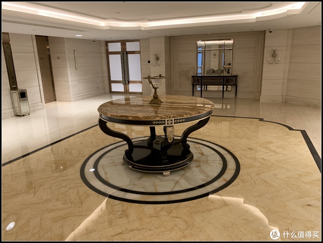 在300万装修的客房里看20万的电视——珠海瑞吉酒店，您可满意？