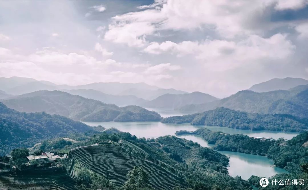 这是山山水水处处明明秀秀的千岛湖，每扇窗都是一幅山水画