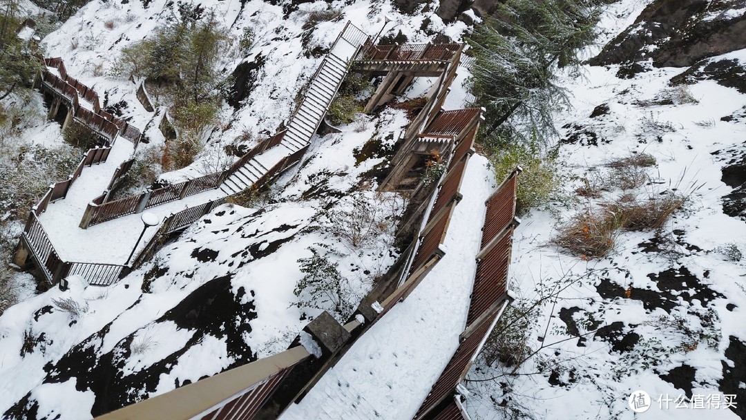 南方城市，大雪难得一遇，十八弯的雪山路，更是别有味道！