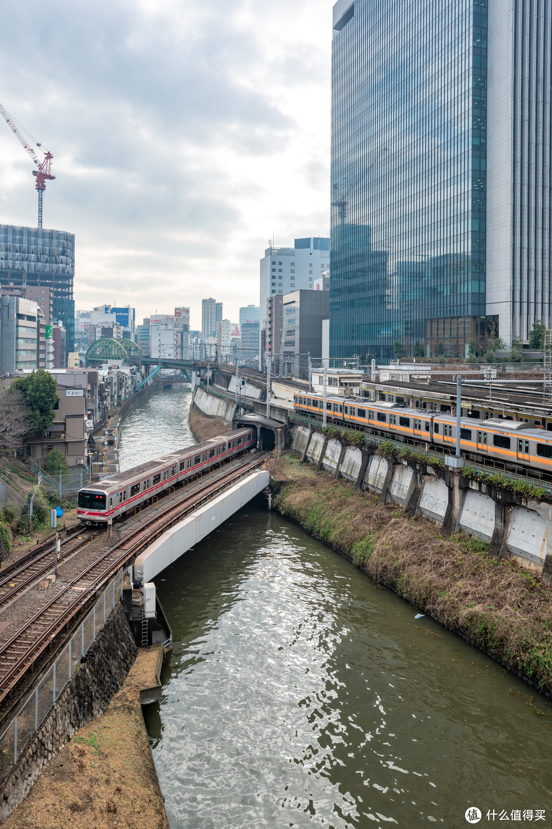 橙色线路为JR中央本线，D810+1835G@35mm