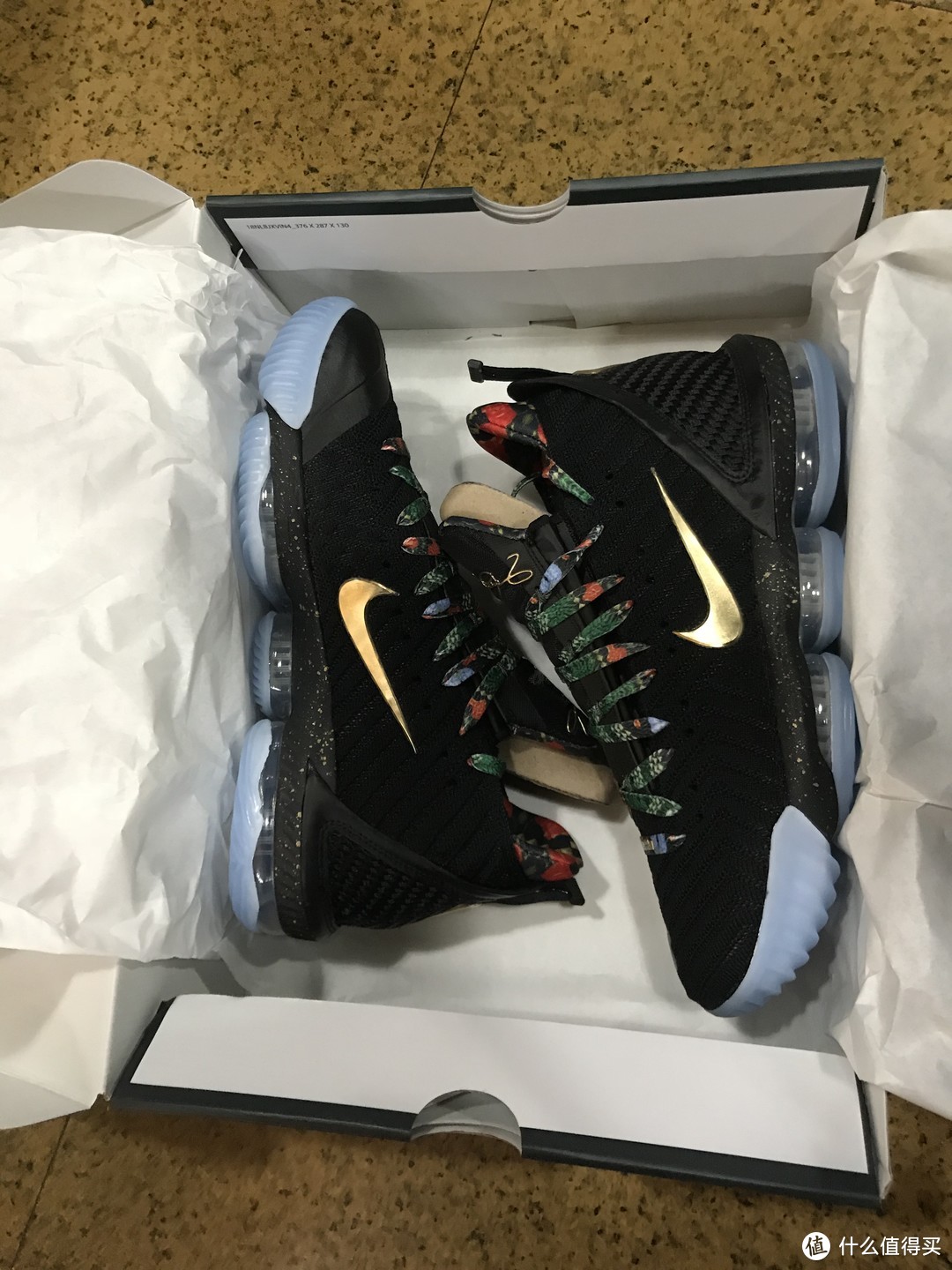 LEBRON 16 King's Throne 凝视王座