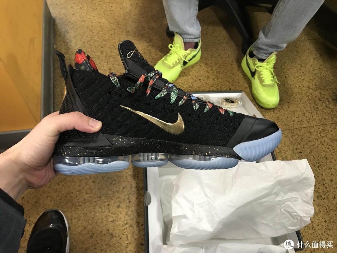 LEBRON 16 King's Throne 凝视王座